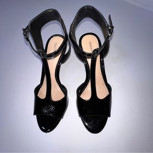 Gianni Bini Peep Toe Black Patent T Strap Heels Size 7
